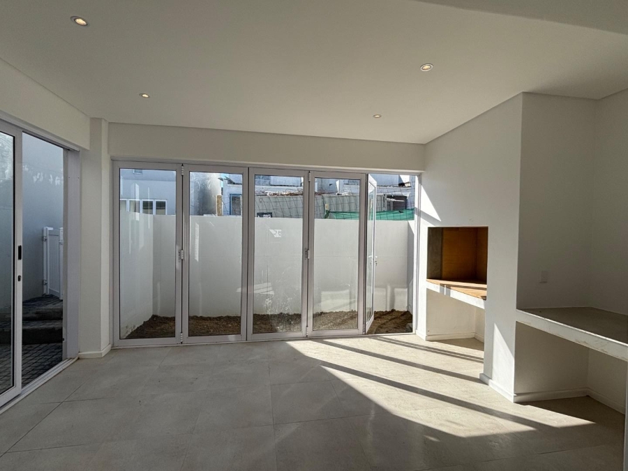 To Let 2 Bedroom Property for Rent in Voliere Estate Western Cape